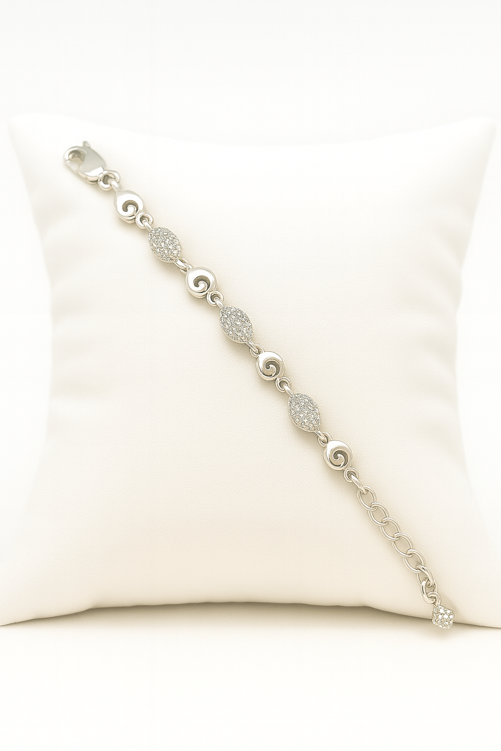 Elegant Infinity Link 925 Silver Bracelet